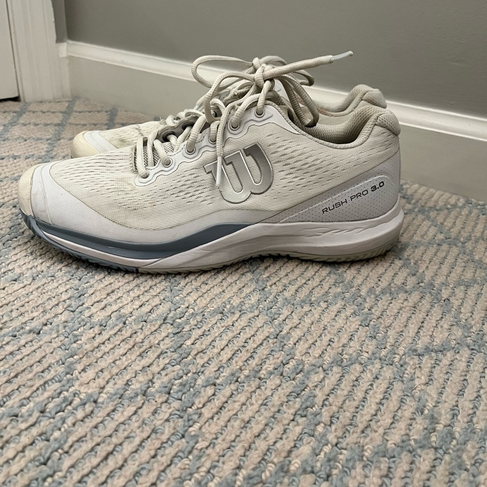 ⭐️WILSON⭐️ woman’s tennis sneakers. Color- white. Size 9.5 in woman’s.
